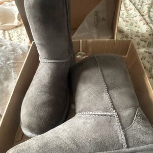 UGG Classic Short II Boots - Grey